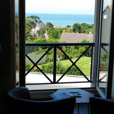 Le Ruban Bleu Face A La Mer Arromanches-les-Bains Exterior foto